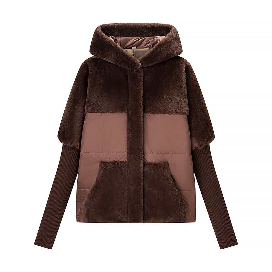 Damen Kurz geschnittene gesteppte Kapuzenjacke mit voluminösem Webpelzbesatz und Oversize‑Silhouette Echo Archiv