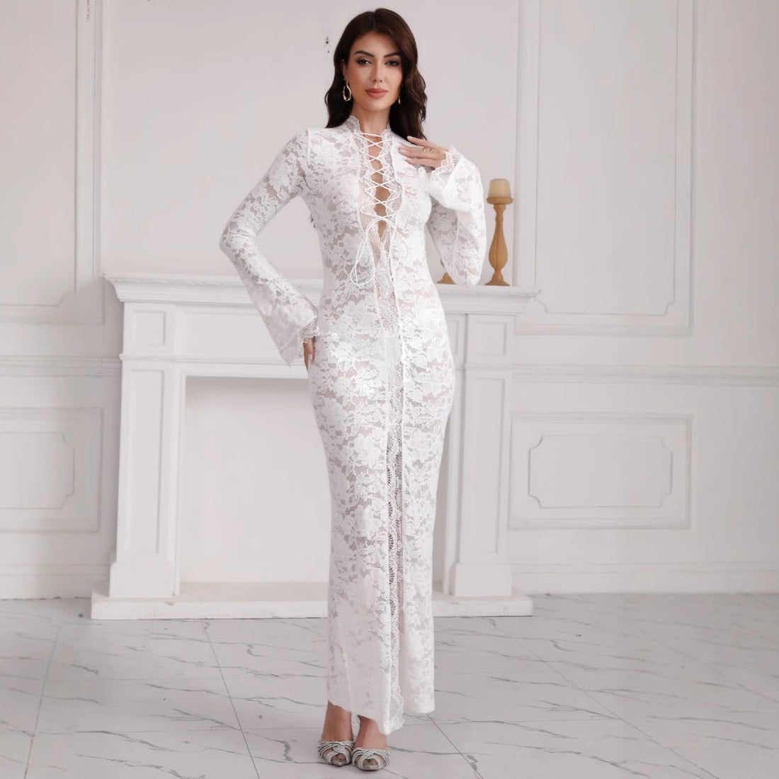 Damen Spitzenmaxikleid mit Schnürung und hohem Beinschlitz – Valéora