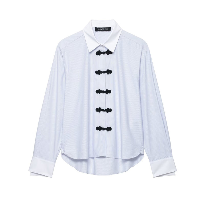 Damen Oversize-Hemdbluse mit Kontrastkragen, Manschetten und Froschknopf-Detail Echo Archiv