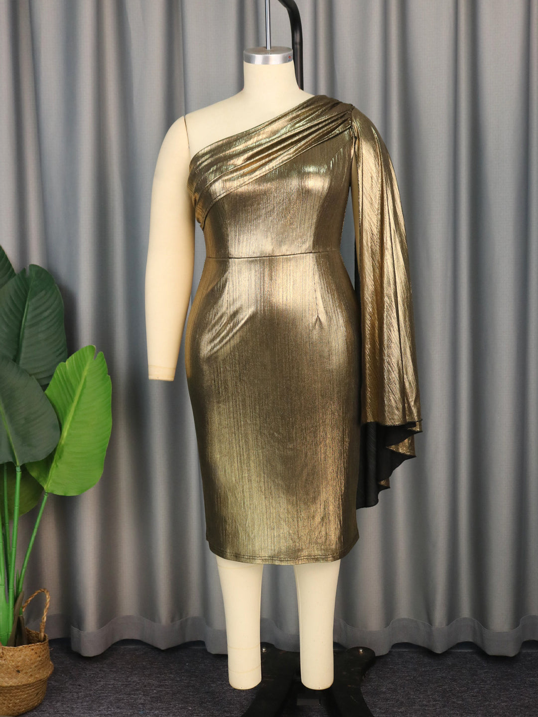 Damen Glamouröses One-Shoulder Abendkleid mit schimmerndem Stoff Echo Archiv