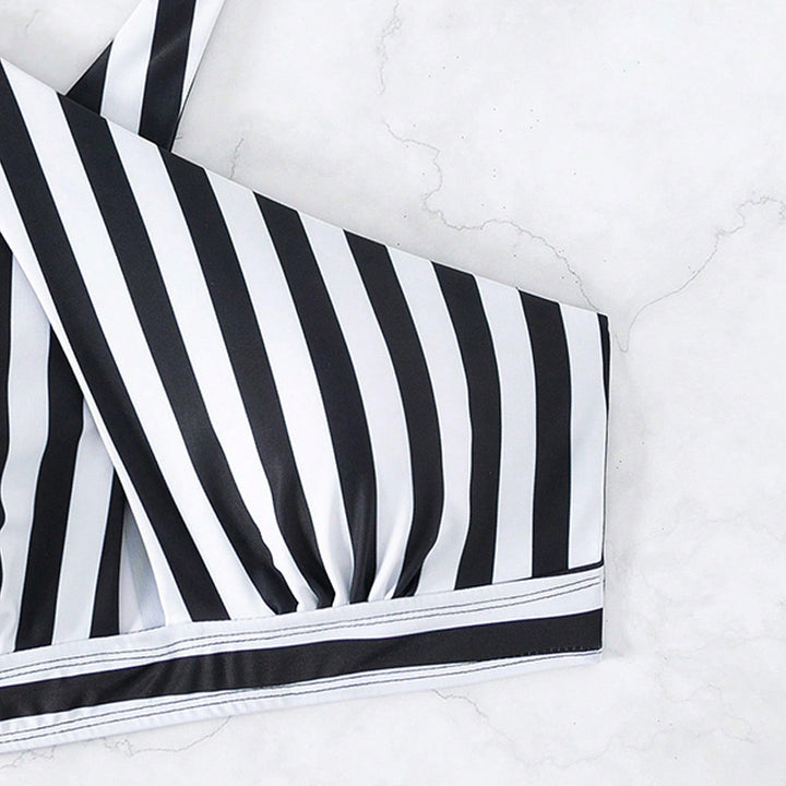 Damen Triangel-Bikini-Oberteil mit gekreuztem Design und entzückenden Bindebändern Echo Archiv