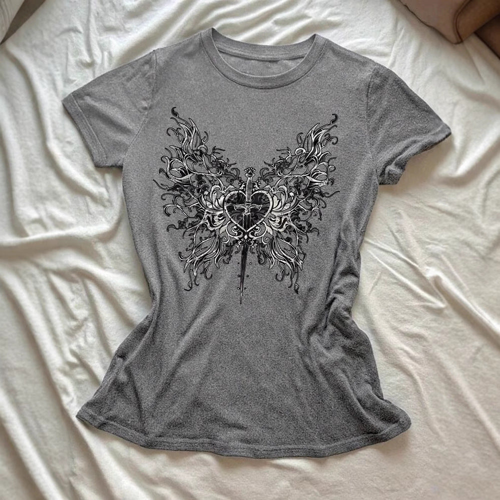 Damen T-Shirt mit künstlerischem Schmetterlingsdesign und herzförmigem Akzent Echo Archiv