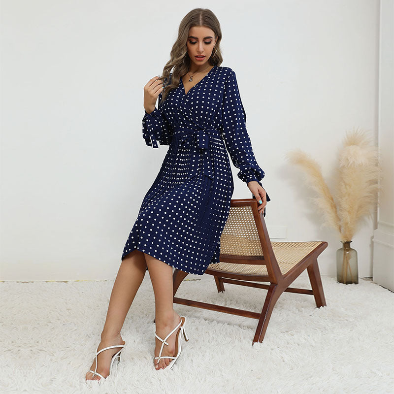 Damen Polka-Dot Wickelkleid mit V‑Ausschnitt, Bindegürtel und plissiertem Midirock Echoarchiv