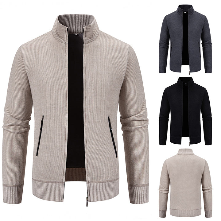 Herren Strickjacke mit hohem Kragen und modernen Reißverschlusstaschen Echoarchiv