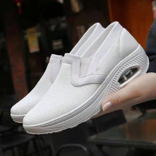 Damen  atmungsaktive Slip-On Sneaker mit Air-Cushion Keilsohle und elastischem Strickoberteil Echo Archiv