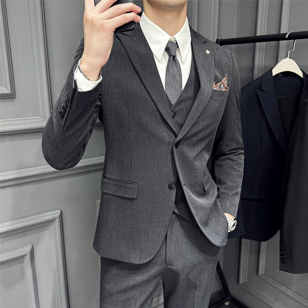 Herren Slim-Fit Businessanzug mit Weste, schmalem Revers und feiner Struktur Echo Archiv