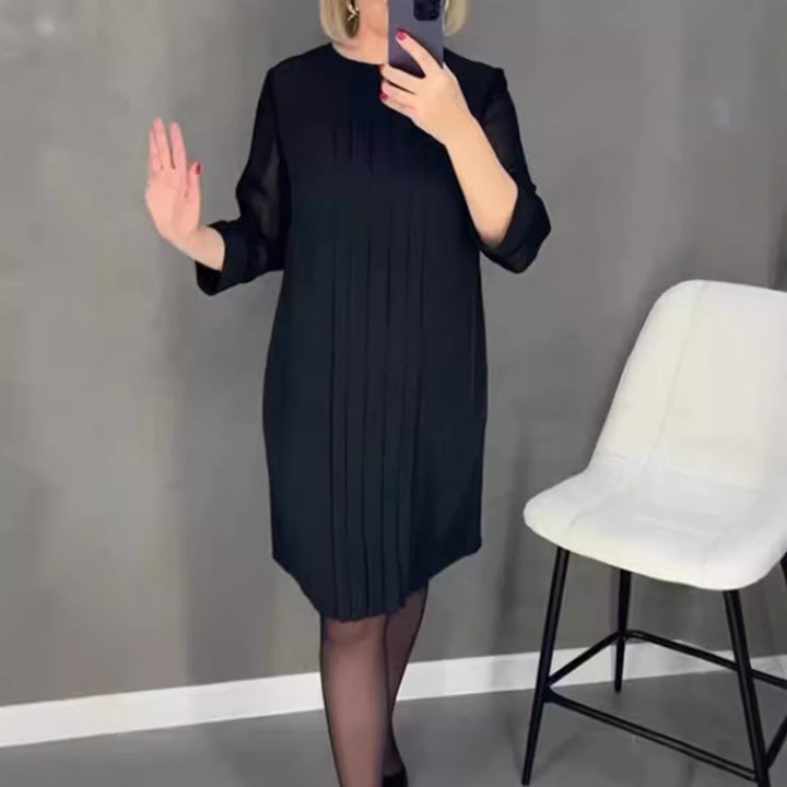 Damen nan plissiertes Etuikleid mit knielanger Silhouette und transparenten Dreiviertelärmeln Echo Archiv