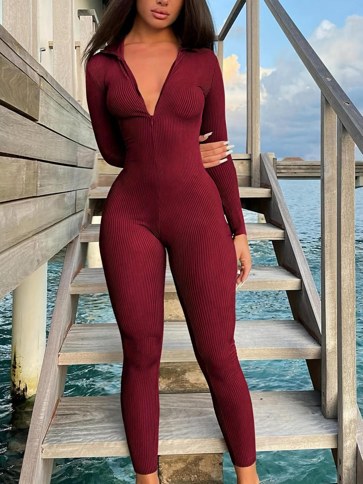 Damen Figurbetonter Rippstrick Jumpsuit mit Reißverschluss und Hemdkragen Echoarchiv