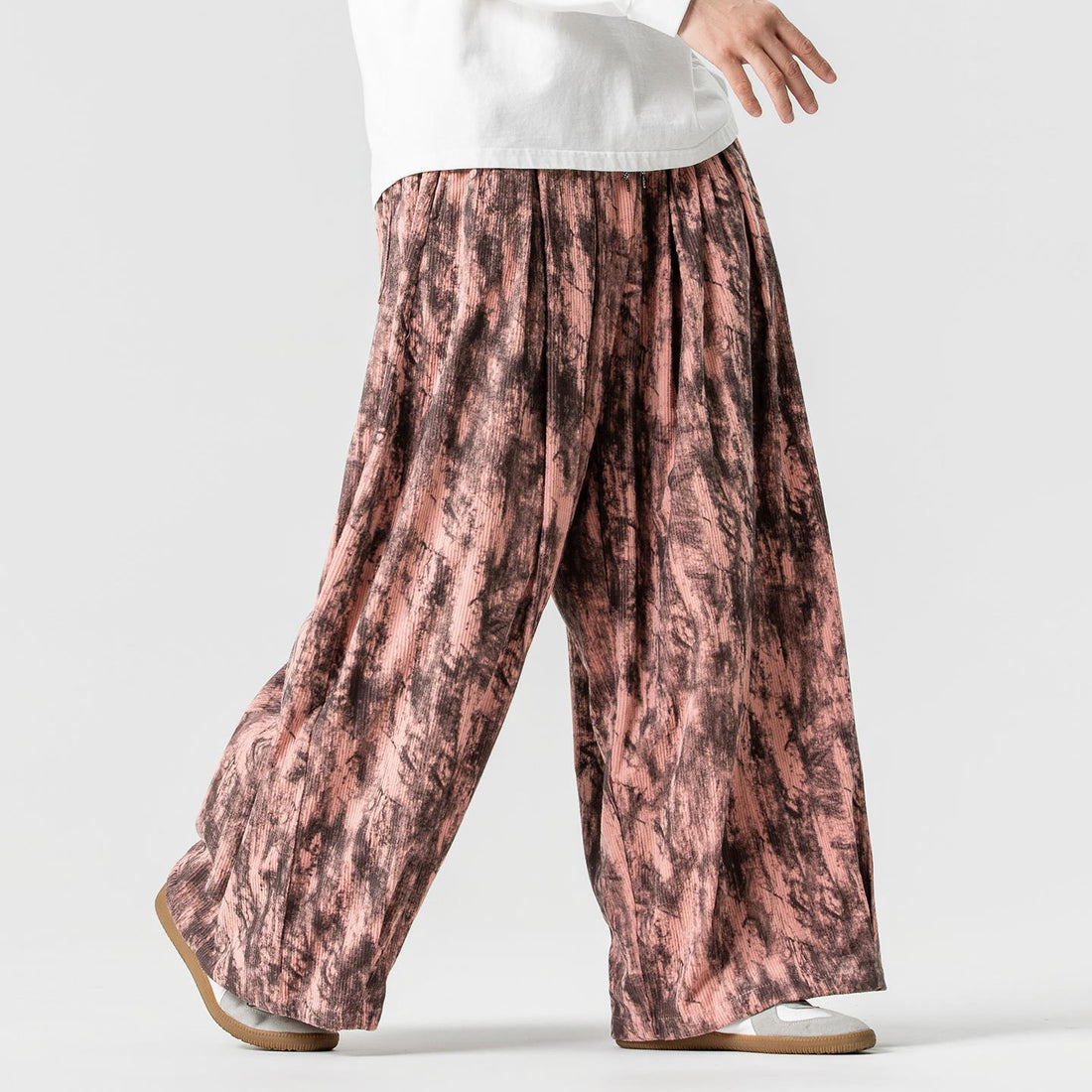 Herren Weite Cord-Loungehose mit Kellerfalten, elastischem Bund und Ballonbeinschnitt Echo Archiv
