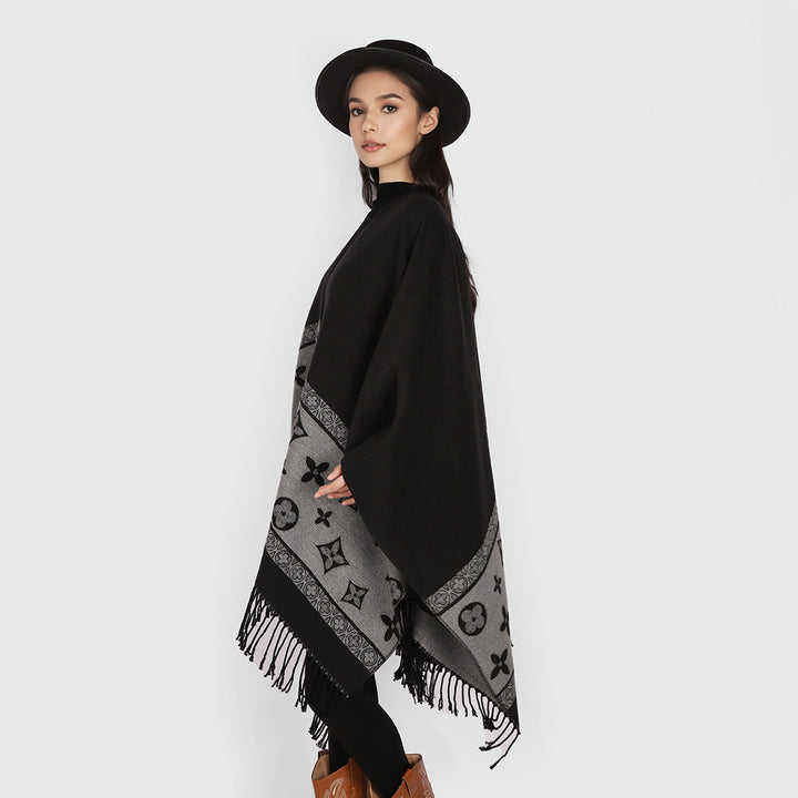 Damen Fransen-Capeponcho im Jacquard-Wollmix mit asymmetrischem Zipfelsaum Echo Archiv