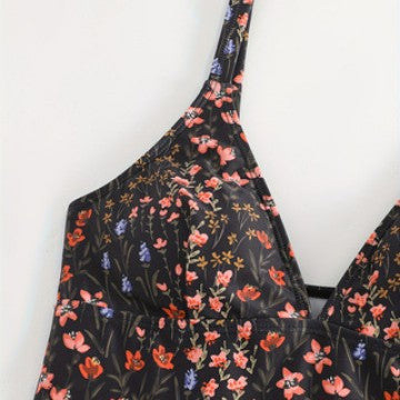 Damen eleganter und figurbetonter Badeanzug mit floralem Design Echo Archiv