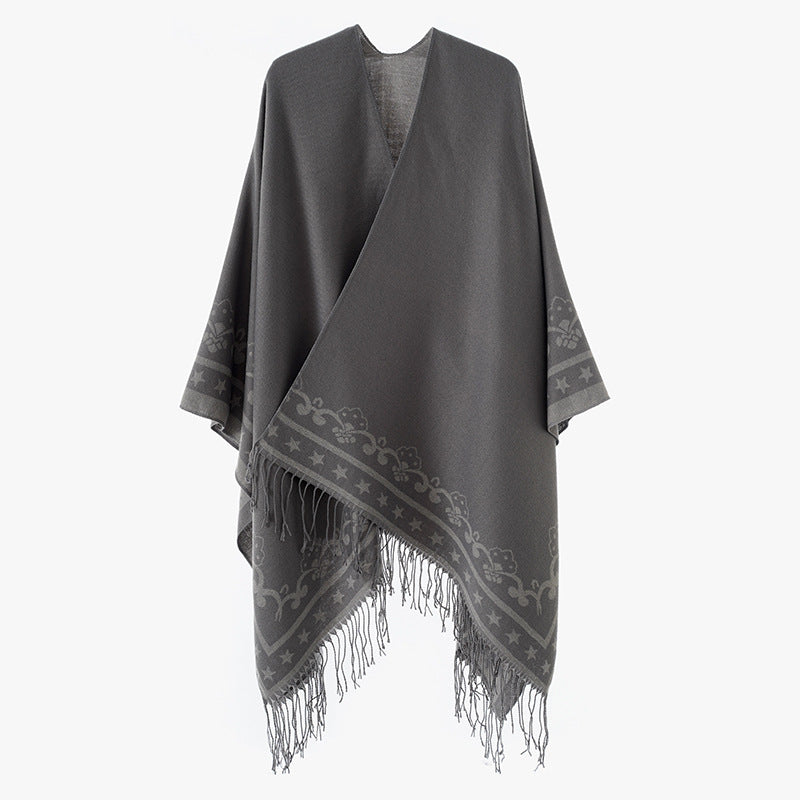 Damen Überwurfponcho aus Wollmix mit dezentem Jacquardbordüren‑Muster und Fransensaum – Montévia