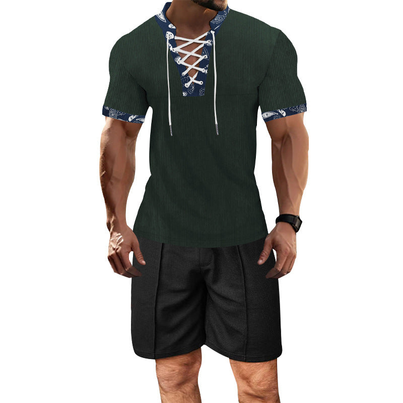 Herren lässiges Kurzarmshirt mit modischem Schnürdesign und kontrastierenden Ärmelabschlüssen Echoarchiv