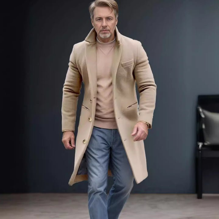 Herren eleganter langes Wollmantel mit schmalem Schnitt und goldenen Knöpfen Echoarchiv