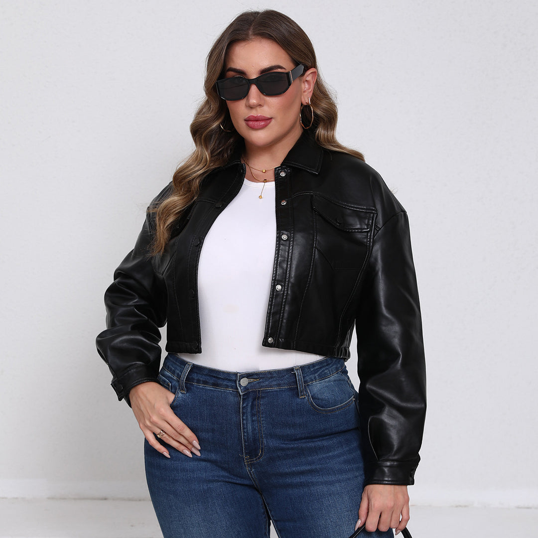 Damen nan kurze Oversized-Kunstlederjacke im Trucker-Stil mit Pattentaschen und verdeckter Druckknopfleiste Echo Archiv