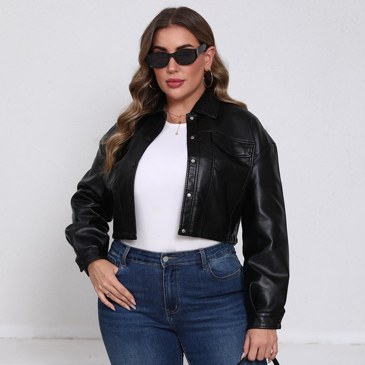 Damen nan kurze Oversized-Kunstlederjacke im Trucker-Stil mit Pattentaschen und verdeckter Druckknopfleiste Echo Archiv