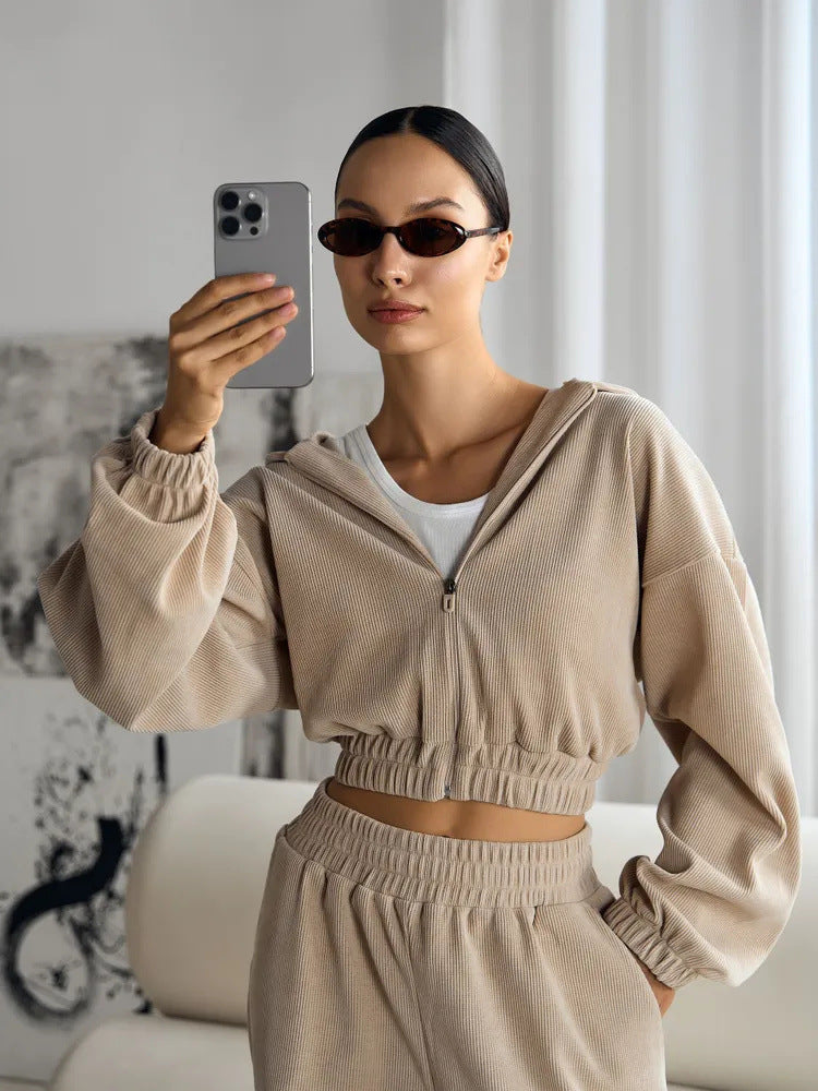 Damen nan kurzes Kapuzen-Loungewear-Set mit durchgehendem Reißverschluss, elastischem Komfortbund und gerippter Struktur Echo Archiv