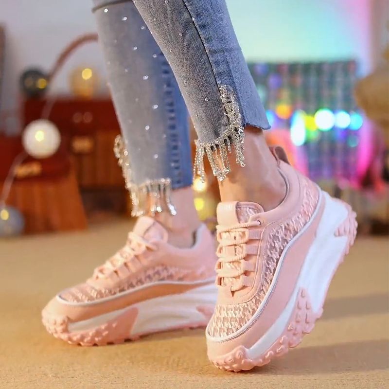 Damen Sportliche Chunky Sneakers mit futuristischem Design und atmungsaktiver Obermaterialstruktur Echo Archiv
