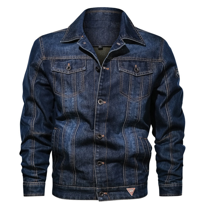 Herren Denim-Jeansjacke im Truckerstil mit gesteppter Innenlage und markanten Ziernähten Echoarchiv
