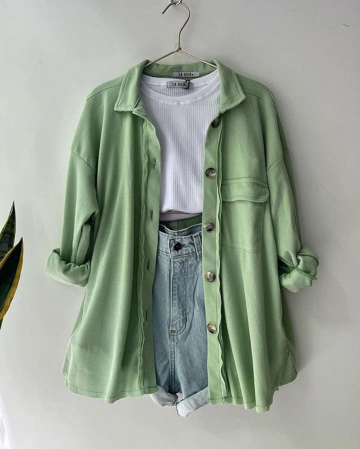 Damen Oversized Cordhemdjacke aus Breitcord mit Brusttasche und Holzknöpfen Echoarchiv