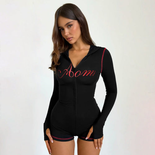 Damen nan taillierter Zip-Romper mit Kapuze, langer Armführung und integrierten Shorts aus funktionalem Stretch Echo Archiv
