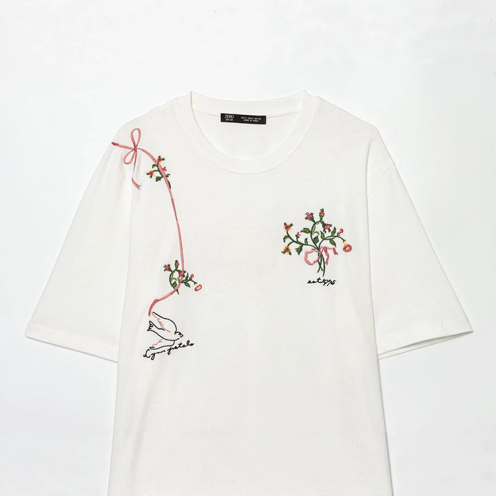 Damen T-Shirt mit feiner Stickerei und einzigartigen Drucken Echo Archiv