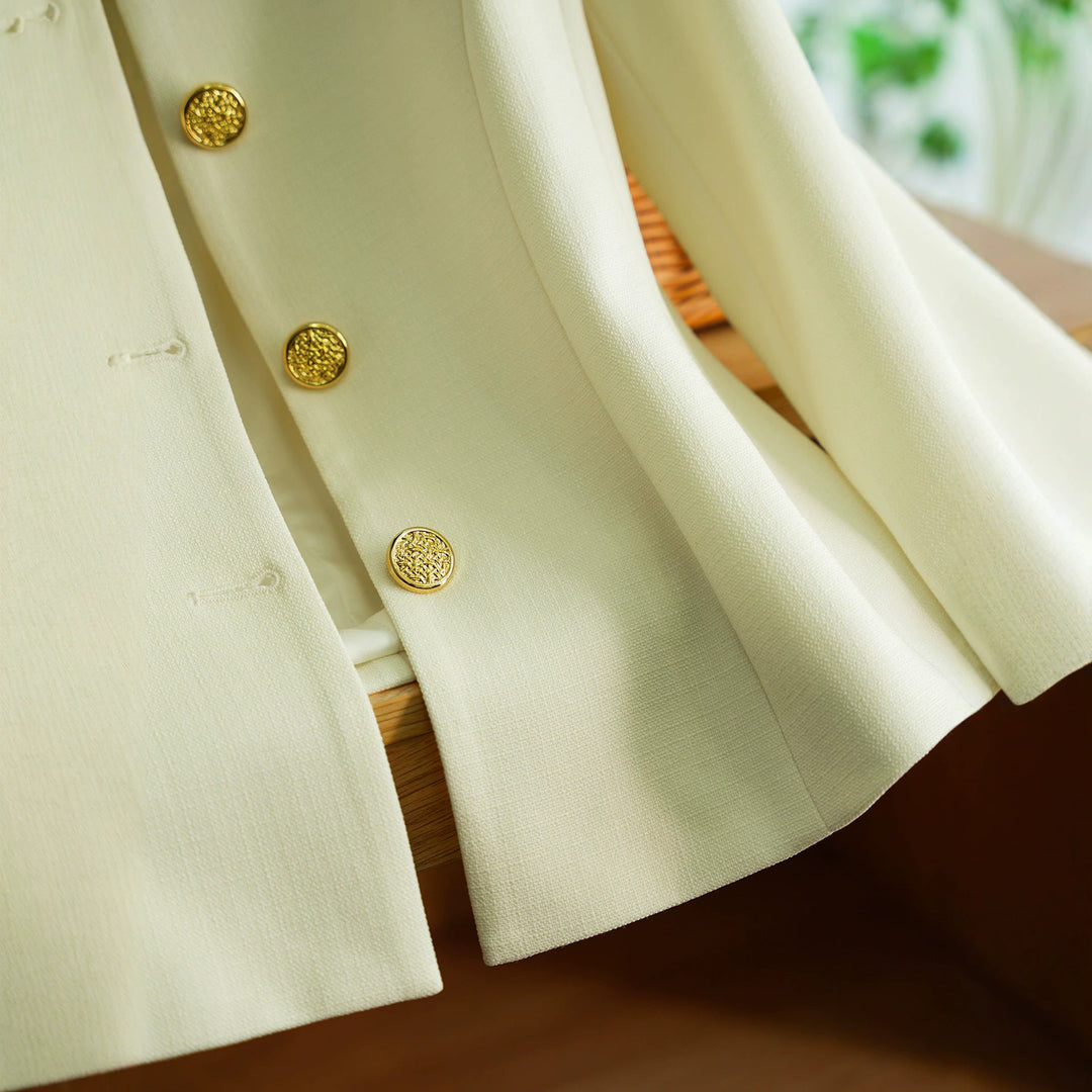 Damen Elegant geschnittener Blazer mit Schmuckknöpfen Echoarchiv