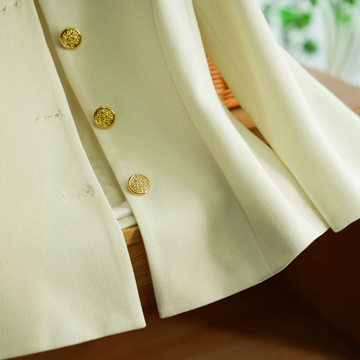 Damen Elegant geschnittener Blazer mit Schmuckknöpfen Echoarchiv
