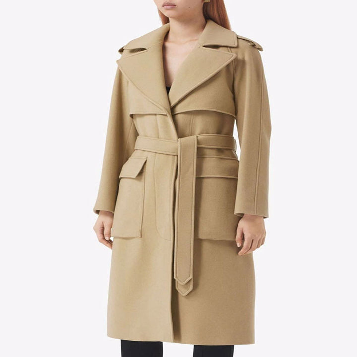 Damen Midilanger Wollmix-Longcoat mit doppelter Schulterpasse, Pattentaschen und dezenter Taillierung Echoarchiv