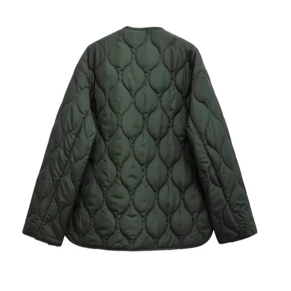 Damen gesteppte Oversize-Quiltjacke mit Rundhals, durchgehendem Reißverschluss und aufgesetzten Taschen – Célinea