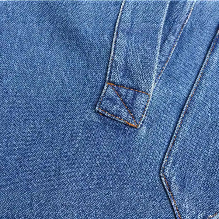 Damen nan oversized Jeanspullover mit offenem V‑Ausschnitt, großer Brusttasche und kastigem Schnitt Echo Archiv