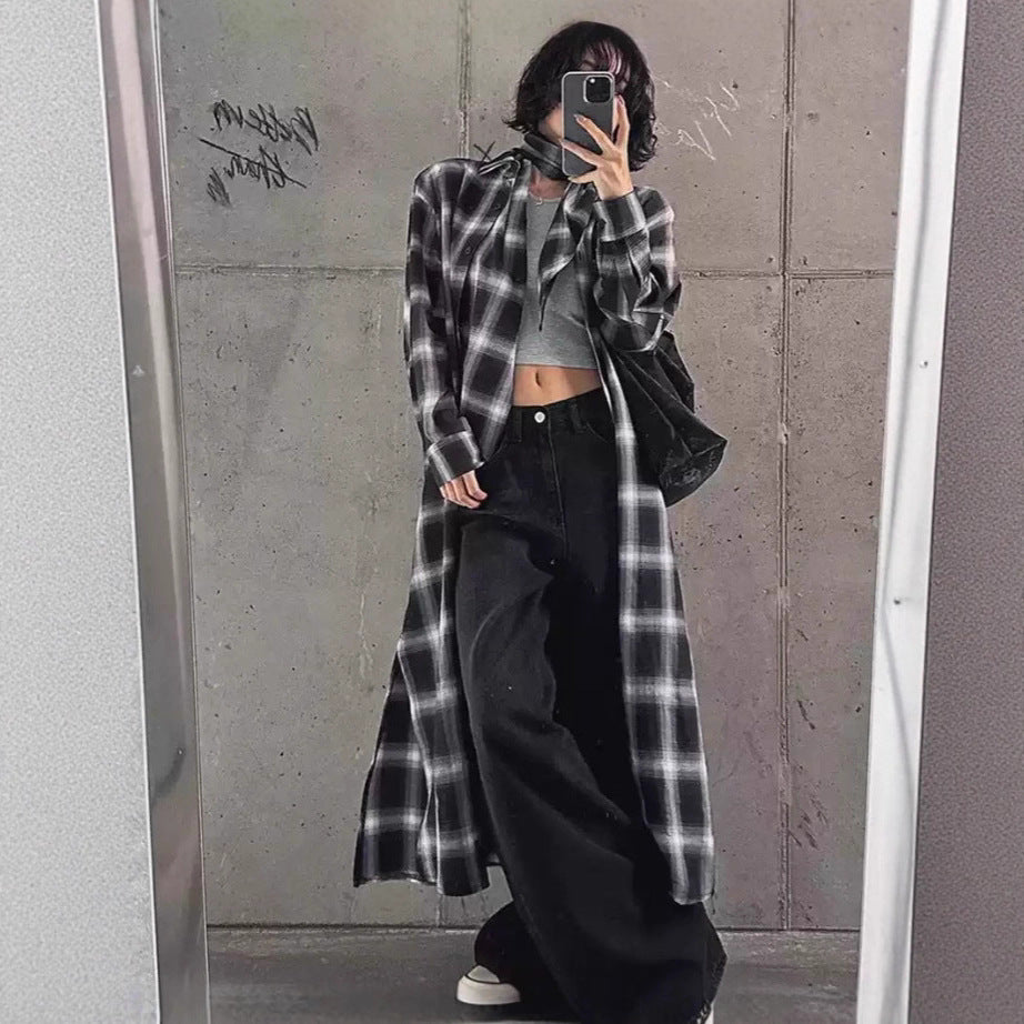 Damen Langes Karo-Hemd im Oversize‑Cut mit Taillen-Knotendetail und Seitenschlitzen Echoarchiv