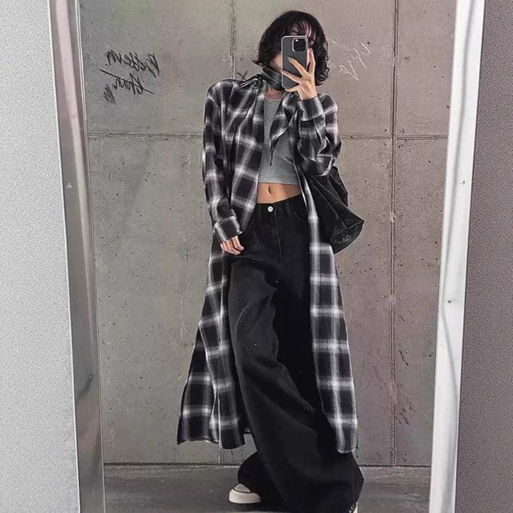 Damen Langes Karo-Hemd im Oversize‑Cut mit Taillen-Knotendetail und Seitenschlitzen Echoarchiv