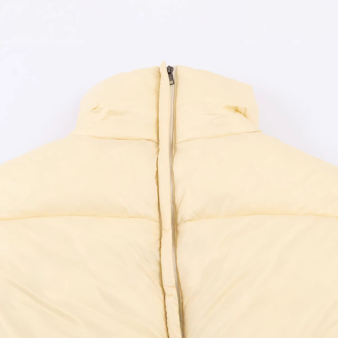 Damen Gefütterte Steppjacke mit Tunnelzug-Taillierung und hohem Stehkragen Echoarchiv