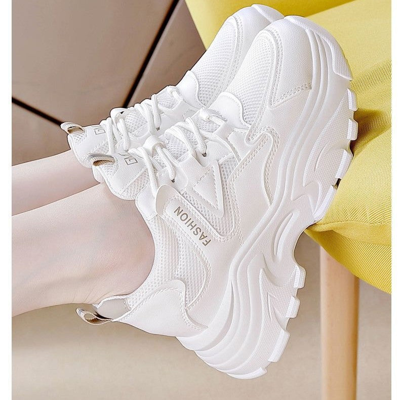 Damen Sportliche Sneakers mit atmungsaktiver Mesh-Oberfläche und dämpfender Sohle Echo Archiv