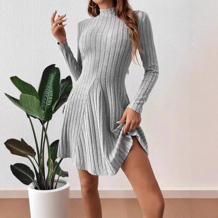 Damen Geripptes Strickkleid mit Stehkragen, taillierter A‑Linie und langen Ärmeln – Élara
