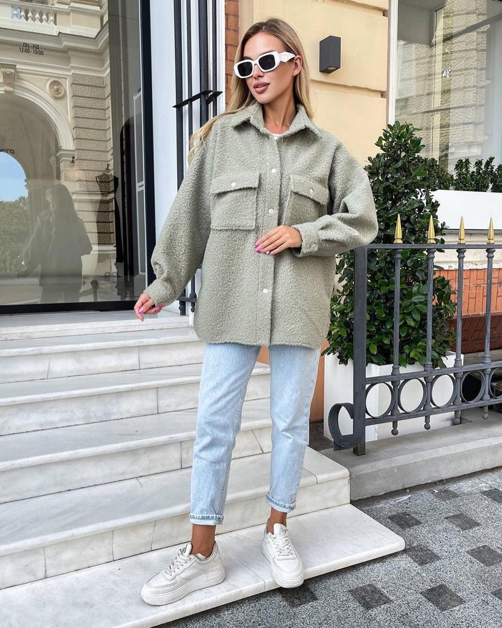 Damen Oversized Teddy-Übergangsjacke mit Brusttaschen und Druckknöpfen Echoarchiv