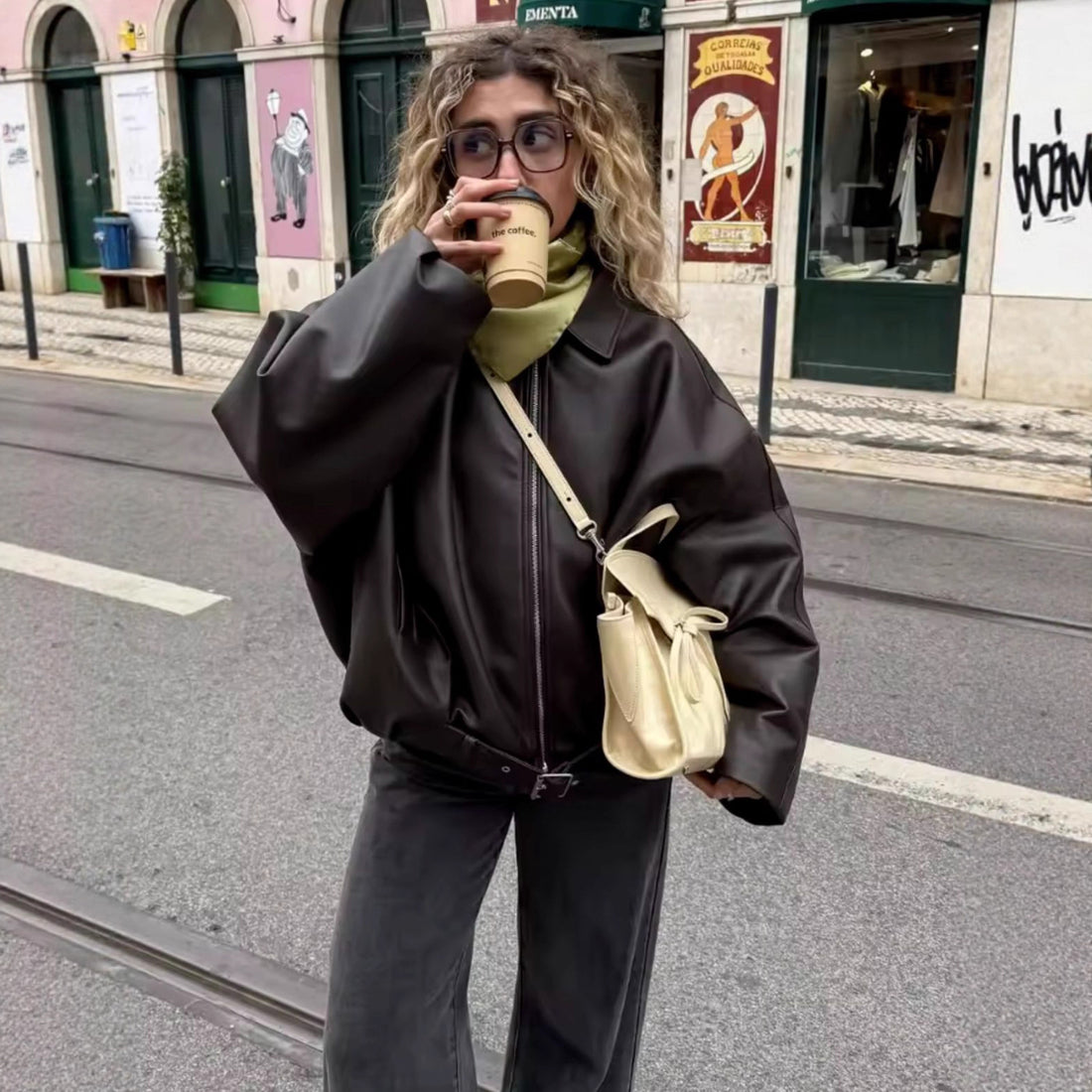 Damen Oversized Kunstleder-Bomberjacke mit Gürtel und Hemdkragen Echoarchiv