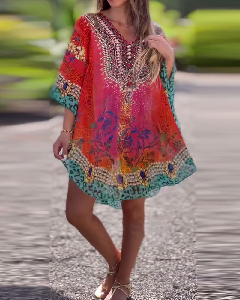 Damen nan kurzes Tunika-Kaftan mit verziertem V-Ausschnitt und floral-animalischer Bordüre Echo Archiv