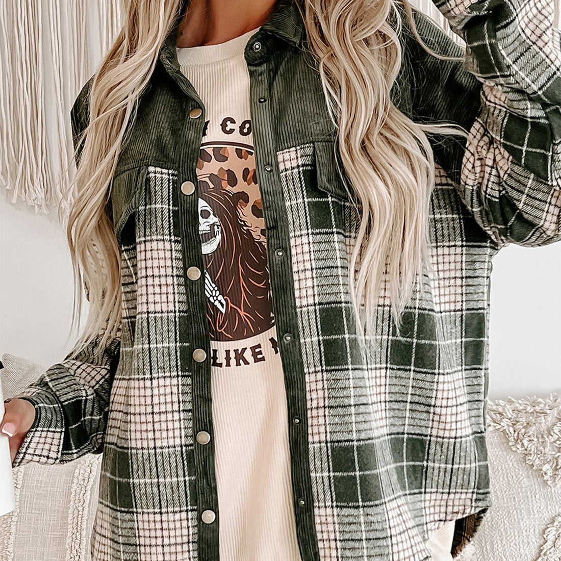 Damen Oversize karierte Hemdjacke mit Cordbesatz und Druckknöpfen – Avérine