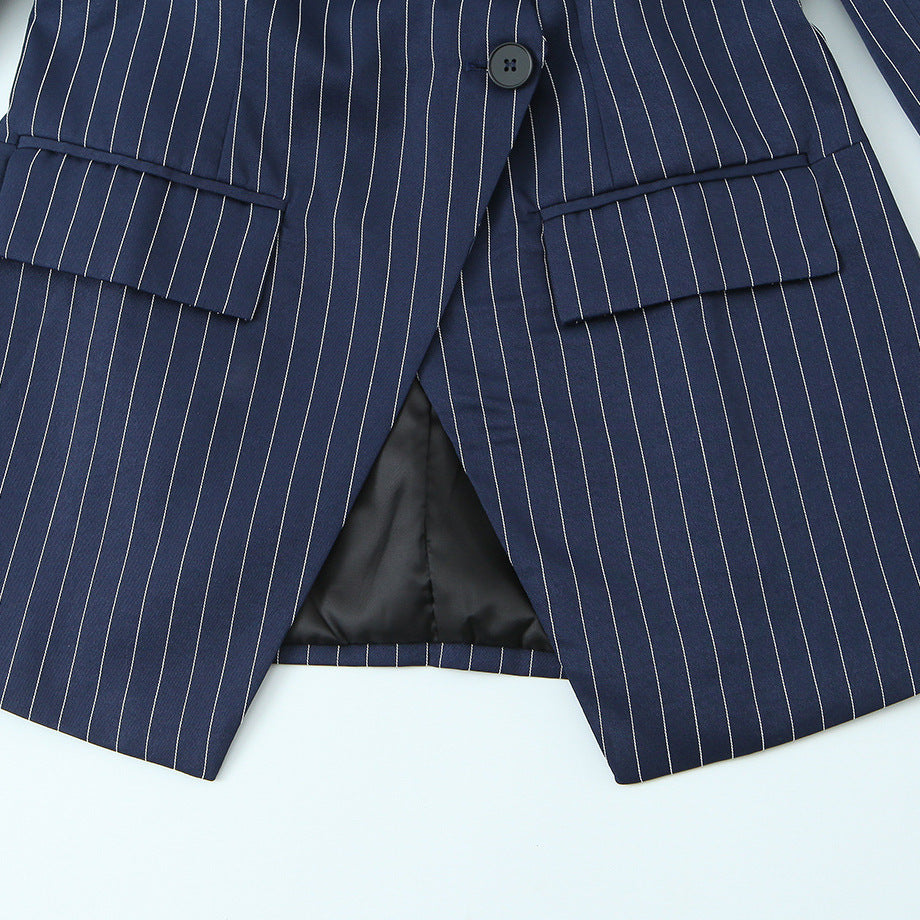Damen Eleganter Nadelstreifen-Blazer mit asymmetrischem Revers und Pattentaschen Echoarchiv