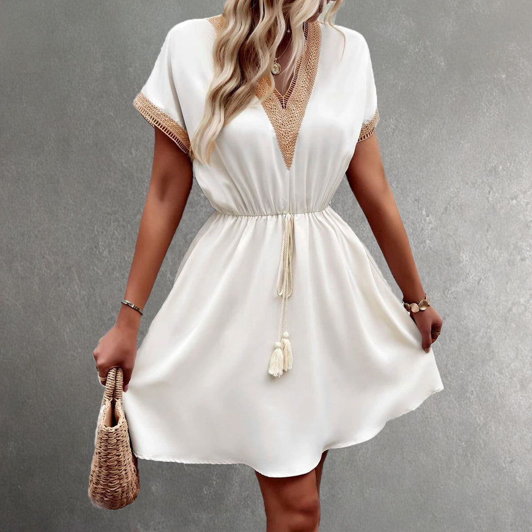 Damen Freizeitkleid mit V-Ausschnitt und elastischem Bund Echo Archiv