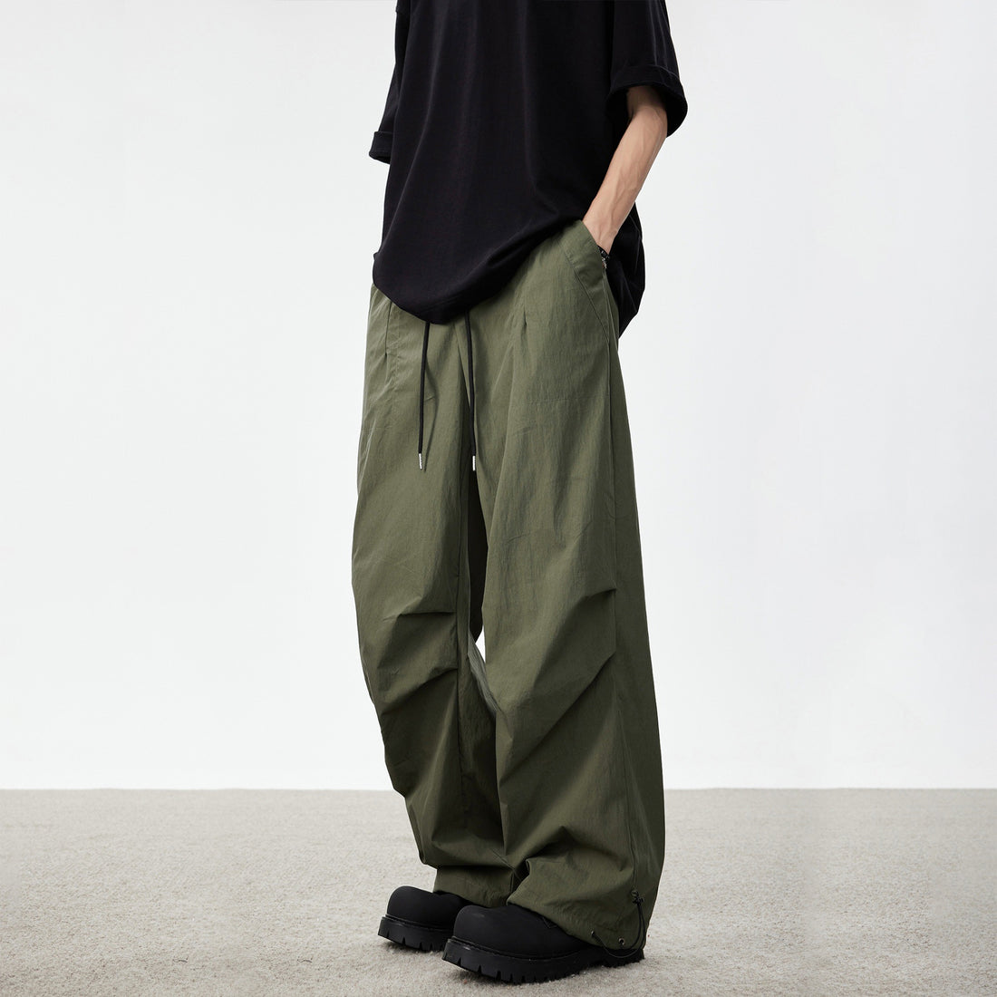 Herren Weite Utility-Cargohose mit Tunnelzugbund Knie‑Paneelen und verstellbarem Saum Echo Archiv