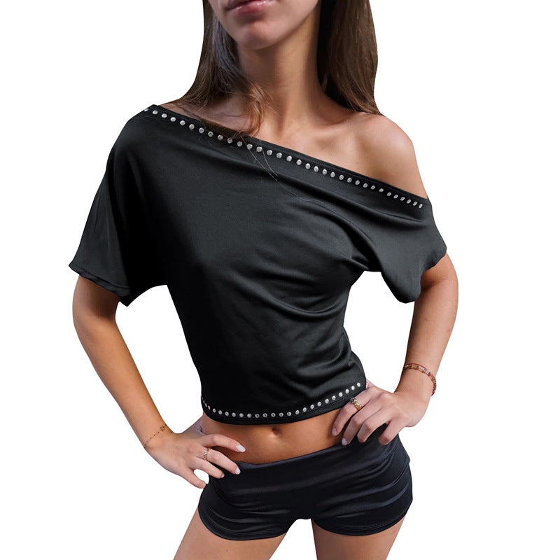 Damen asymmetrisches Crop-Top mit weich fließendem Stoff und dekorativem Nietenbesatz Echo Archiv