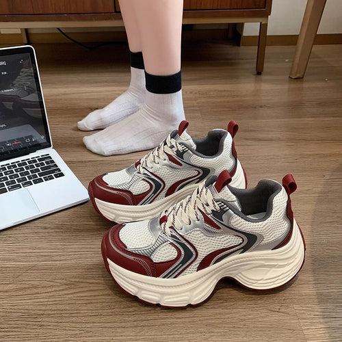 Damen Voluminöse Chunky‑Sneaker mit atmungsaktivem Mesh‑PU‑Mix und skulpturierter Wedge‑Sohle – Névara