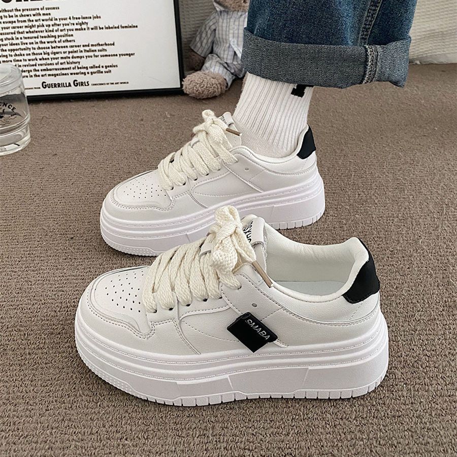 Damen Plattform Sneakers mit sportlichem Design und verstärkter Sohle Echo Archiv