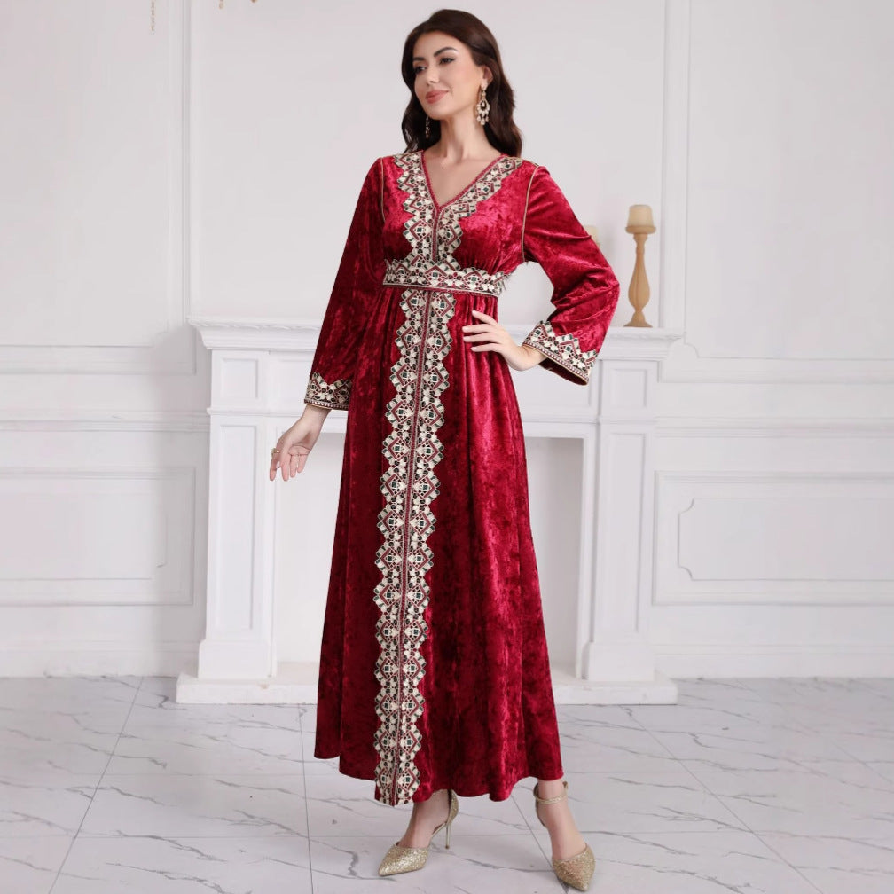 Damen Samt‑Maxikleid im Kaftanstil mit bestickter Mittelblende und Taillengürtel Echoarchiv