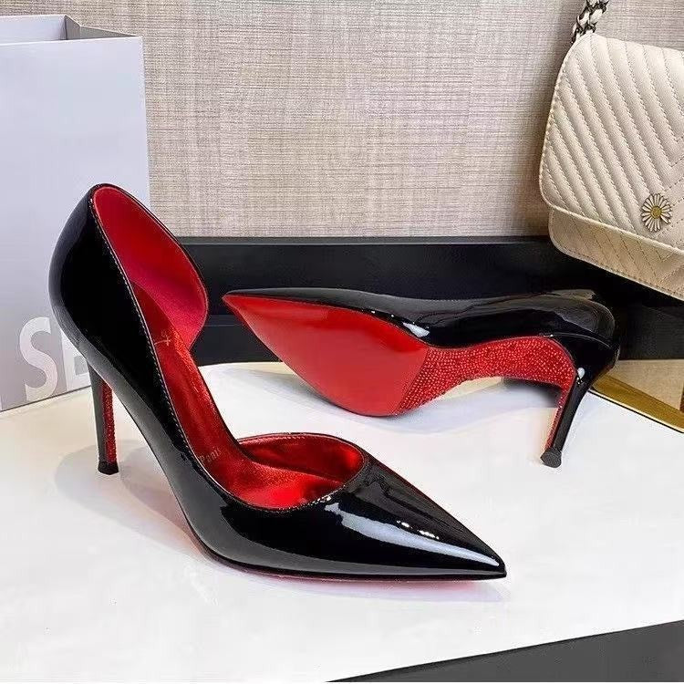 Damen Elegante Lack-Pumps mit spitz zulaufender Silhouette und Stiletto-Absatz Echo Archiv