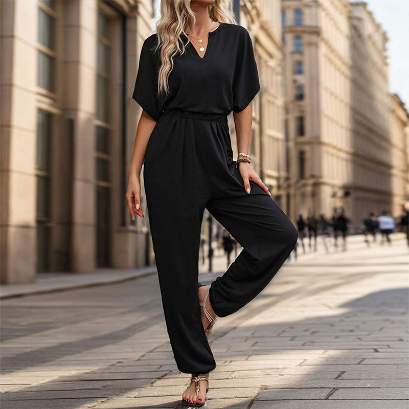 Damen Lässiger Jumpsuit mit Taillen-Smock, kurzem Fledermausärmel und elastischem Knöchelabschluss – Solévia