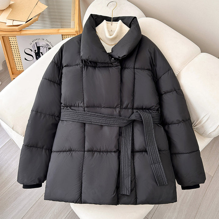 Damen Kurz‑Pufferjacke mit Taillengürtel, breitem Stehkragen und Kassettensteppung Echo Archiv